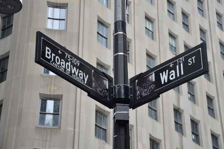 Skrzyżowanie ulic Boradway i Wall Street